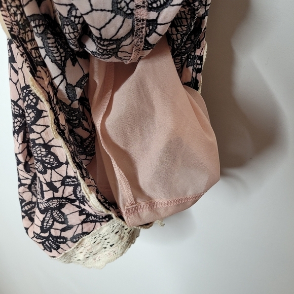 Win-Win Apparel Pink Floral Lace Knit Romper - Picture 11 of 12